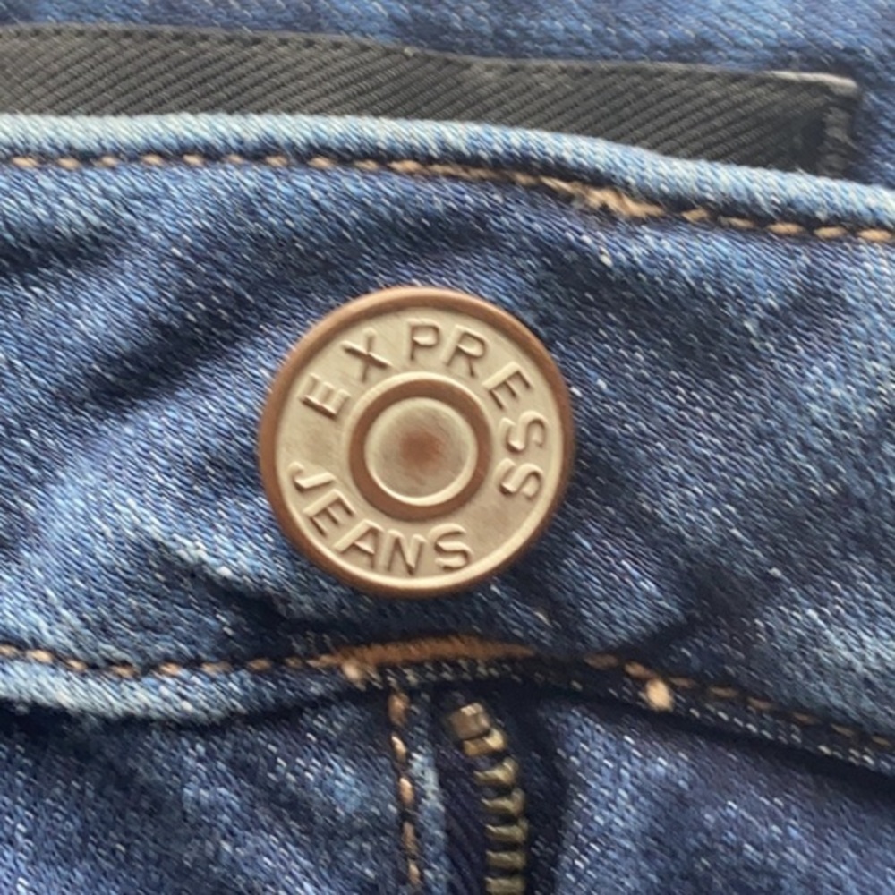 Express Jeans Distressed Short - Picture 2 of 8